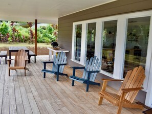 Outdoor dining - Kani Darling (Rarotonga)