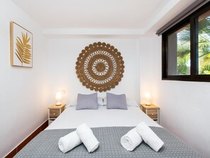 6 quartos, ferros/tábuas de passar roupa, acesso à internet