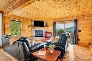 Smart TV, fireplace, video games, table tennis - Killer Views, Hot Tub, Epic Game Room, Fire pit, Sunday River, Dog Friendly (Newry)