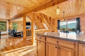 Interior - Killer Views, Hot Tub, Epic Game Room, Fire pit, Sunday River, Dog Friendly (Newry)