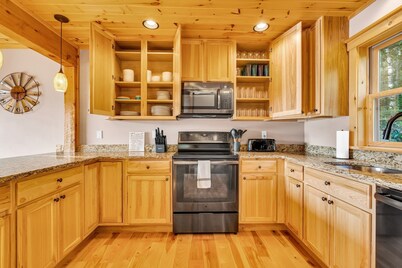 Hot Tub, Huge Game Room, Fire Pit, Sunday River, Mountain Views, Dog Friendly