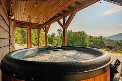 Mountain View Chalet with Hot Tub and Game Room