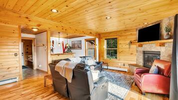 Smart TV, chimenea, videojuegos y tenis de mesa