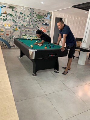 Living area - Owl's Nest Hostel (Bangkok)