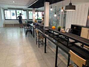 Living area - Owl's Nest Hostel (Bangkok)