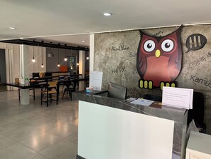 Living area - Owl's Nest Hostel (Bangkok)