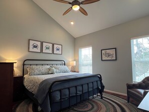 5 Schlafzimmer, Schreibtisch, Bügeleisen/Bügelbrett, Reisekinderbett