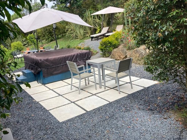 Bañera de hidromasaje al aire libre