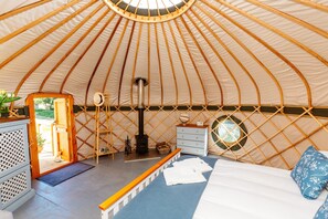 1 habitación y ropa de cama 