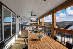 Outdoor dining - New Year’s OPEN&sale! Lake views,Pools,privateHotTub,Firepit,Shuffleboard,Arcade (Hollister)