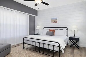 5 bedrooms, free WiFi, bed sheets - New Year’s OPEN&sale! Lake views,Pools,privateHotTub,Firepit,Shuffleboard,Arcade (Hollister)