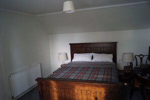 3 slaapkamers, een strijkplank/strijkijzer, wifi, beddengoed