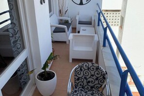 Terrace/patio - Seaview Balcony - 3 Bedroom Apartment Sleeps 6 (mojacar)