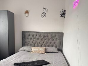 2 chambres, fer et planche à repasser, Wi-Fi, literie fournie