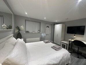 1 室のベッドルーム、アイロン / アイロン台、WiFi、ベッドシーツ