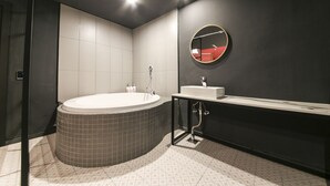 Deluxe Double Room | Bilik Mandi