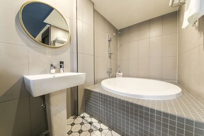 Premium Double Room | Bathroom - Hotel Cozy (Chuncheon)