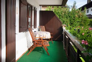Outdoor dining - Holiday Apartment 'Ferienwohnung Reindler' with Mountain View, Terrace & Wi-Fi (Fischen)