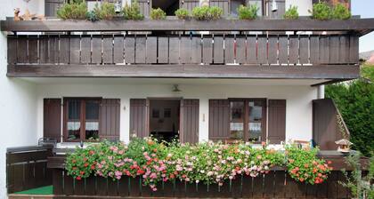 Ferienwohnung 'Reindler' mit Bergblick, Terrasse und WLAN