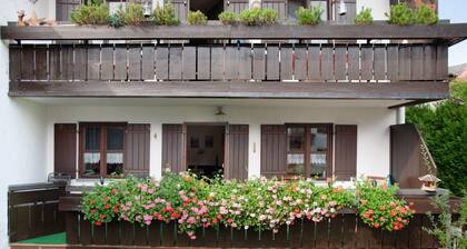 Ferienwohnung 'Reindler' mit Bergblick, Terrasse und WLAN