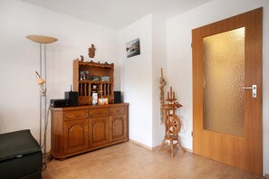 Interior - Holiday Apartment 'Ferienwohnung Reindler' with Mountain View, Terrace & Wi-Fi (Fischen)