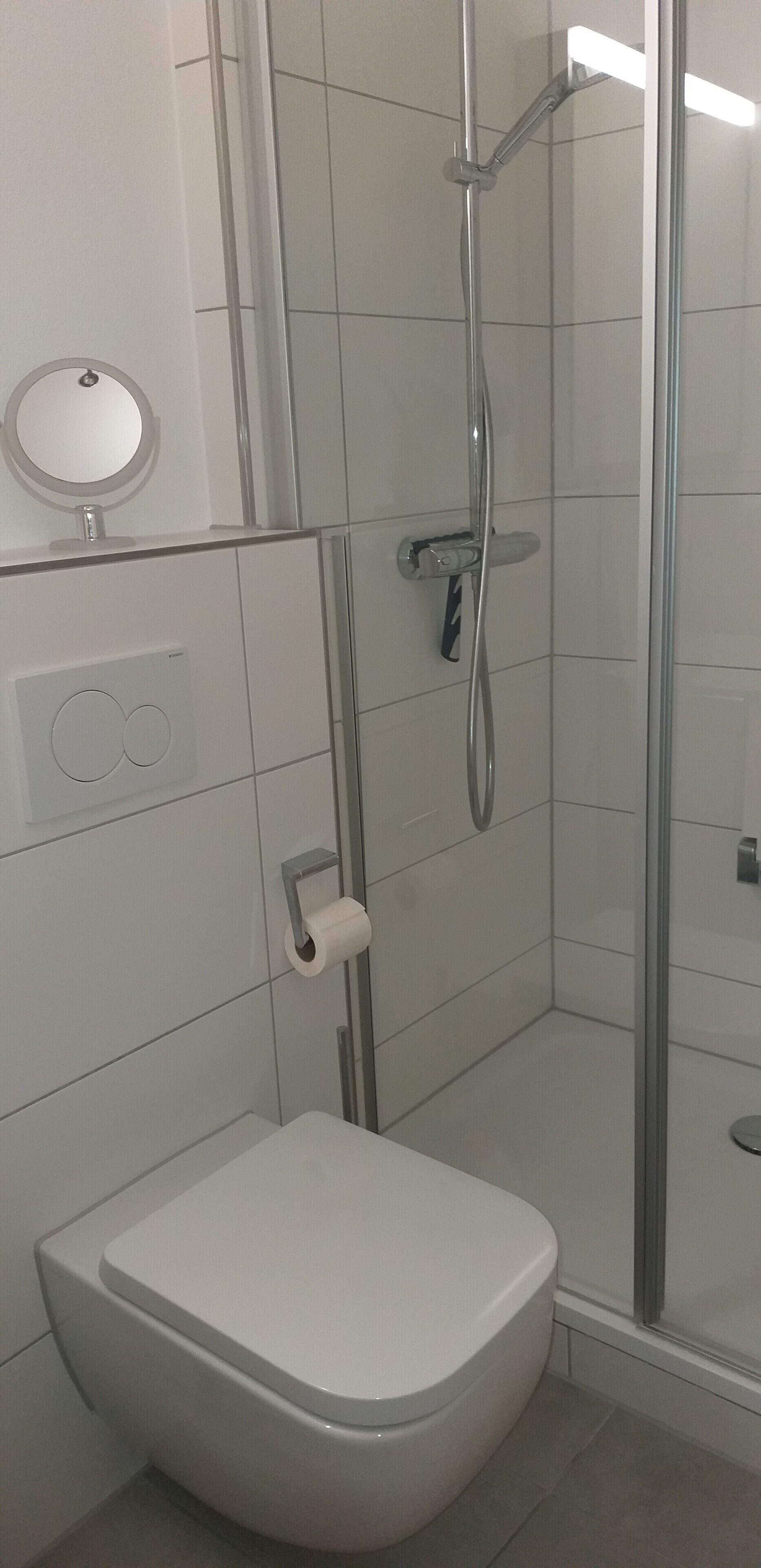 Bathtub, free toiletries, hair dryer, towels