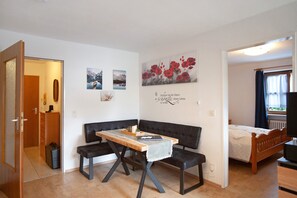 Dining - Holiday Apartment 'Ferienwohnung Reindler' with Mountain View, Terrace & Wi-Fi (Fischen)