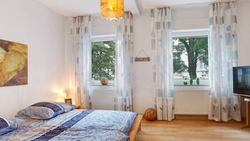 2 bedrooms, iron/ironing board, free WiFi, bed sheets