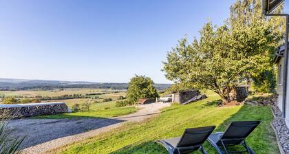 Ferienwohnung "Panoramablick" mit Privatterrasse, Gemeinschaftsgarten und WLAN