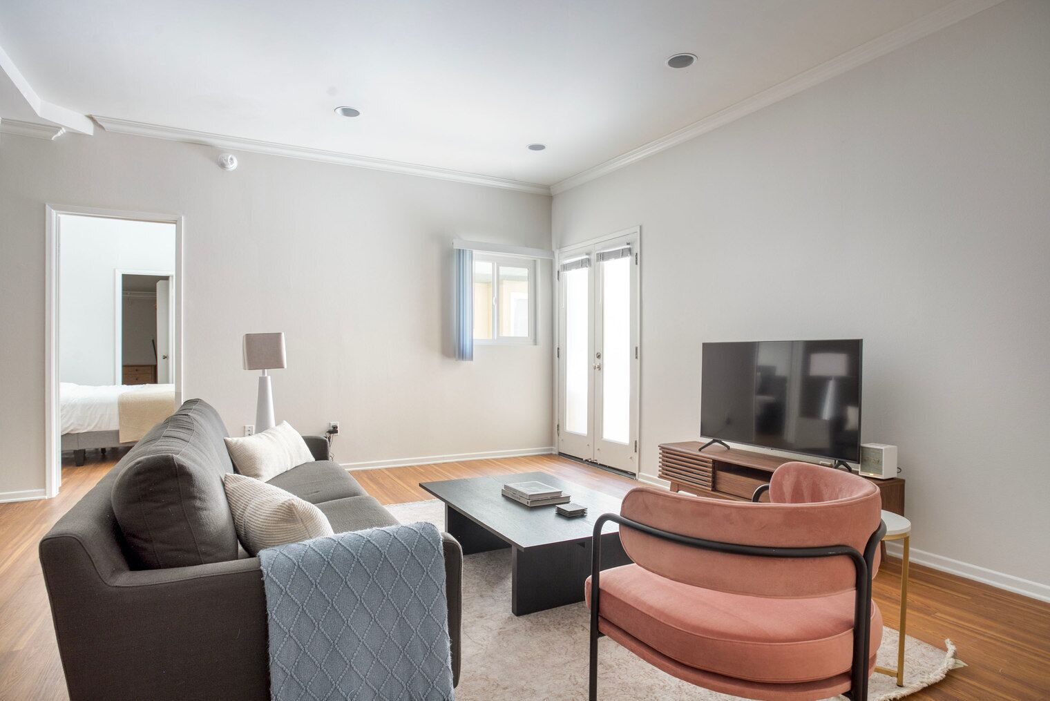 Charming Beverly Hills 1BR w/ Gym & Pool, nr Bars & Shops, by Blueground