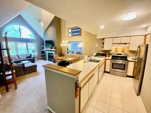 OKEMO WINTERPLACE Best Location, Ski-In/Ski-Out 4BR/3BATH + LOFT.  Spacious.