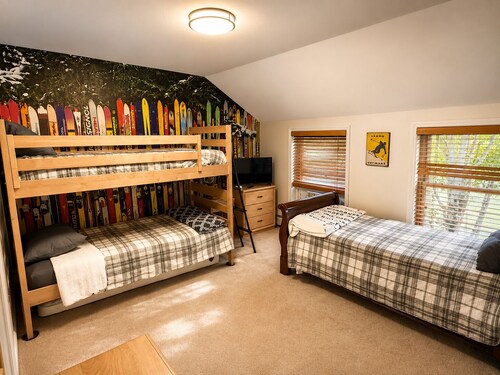 OKEMO WINTERPLACE Best Location, Ski-In/Ski-Out 4BR/3BATH + LOFT.  Spacious.