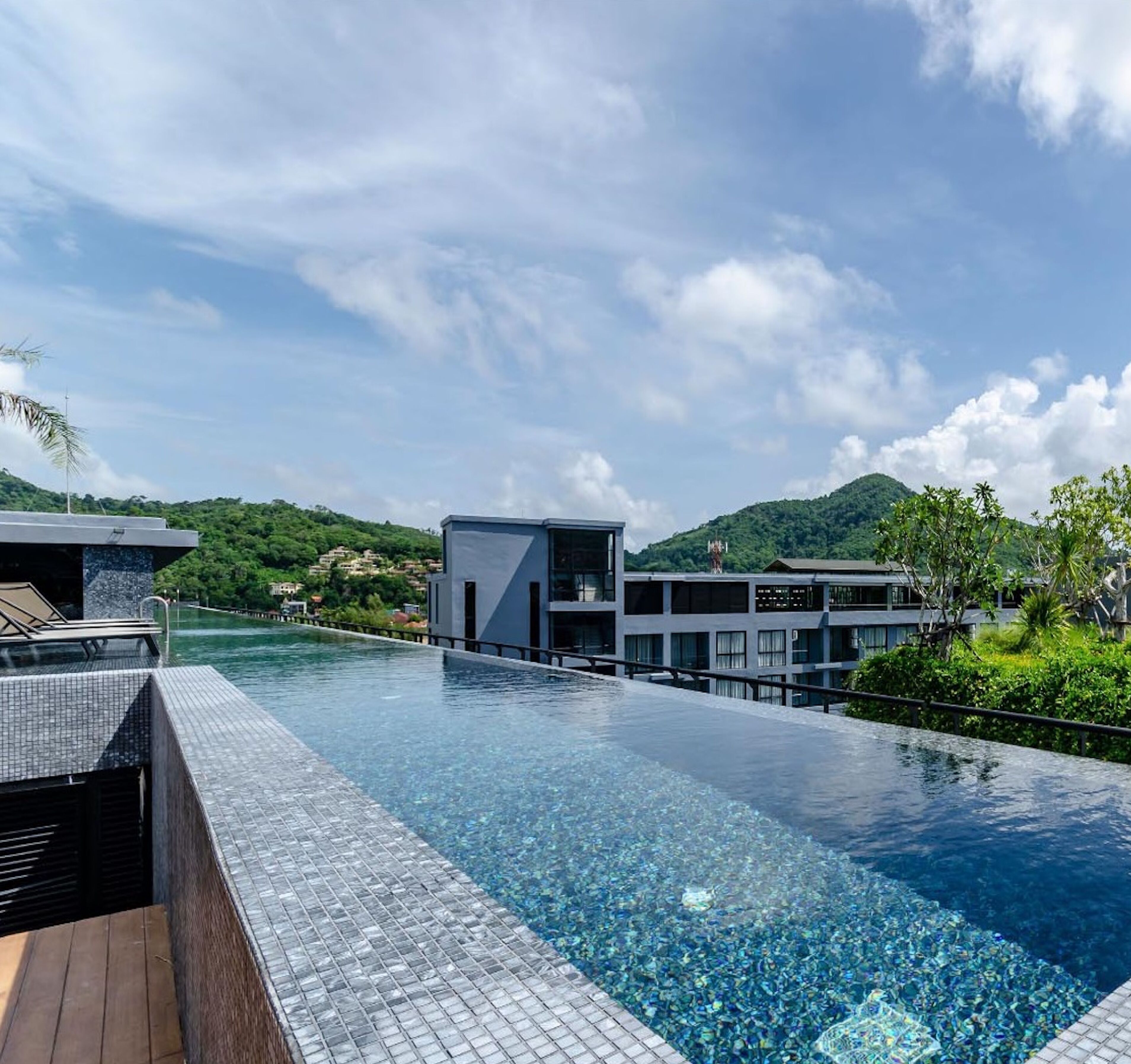 3 outdoor pools, open 8:00 AM to 8:00 PM, sun loungers