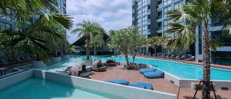 3 outdoor pools, open 8:00 AM to 8:00 PM, pool loungers