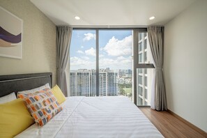3 bedrooms, iron/ironing board, WiFi, bed sheets