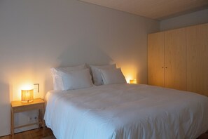 1 bedroom, down comforters, free WiFi