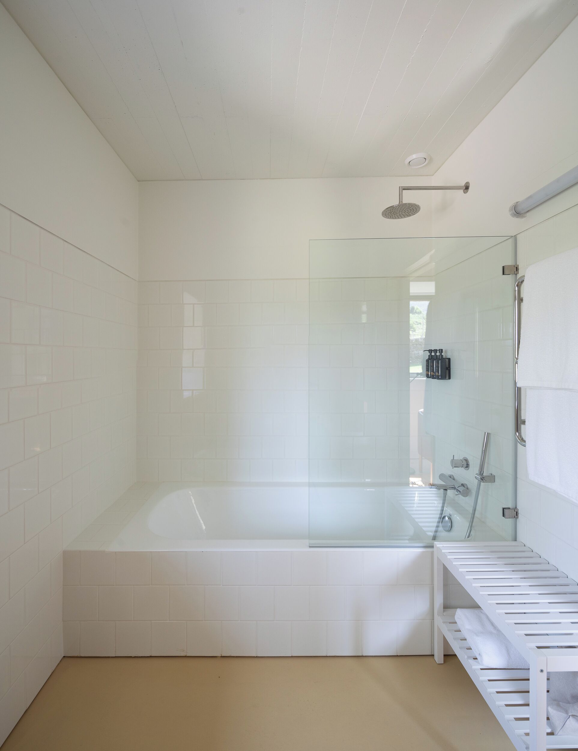 Chambre Double ou avec lits jumeaux, plusieurs lits | Salle de bain | Peignoirs, chaussons