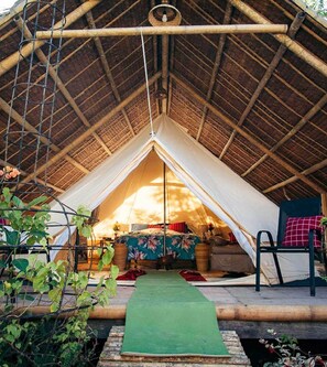 豪華帳篷 | 書桌、免費 Wi-Fi、床單