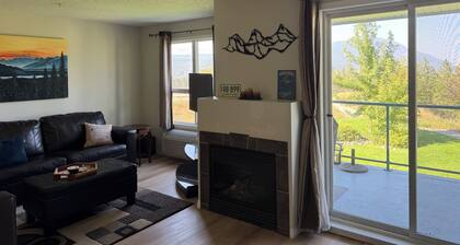 Great Location for Winter Activities | Amazing Views | 2 BDR & 2 Bath End Unit