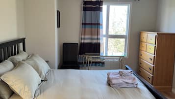 2 bedrooms, desk, iron/ironing board, free WiFi