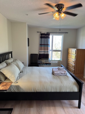 2 bedrooms, desk, iron/ironing board, free WiFi