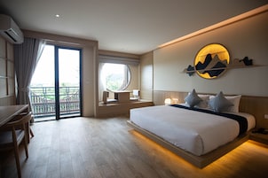 Superior Double Room, Lake View | Individually decorated, desk, laptop workspace, free WiFi