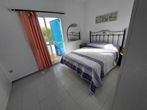 2 bedrooms, bed sheets