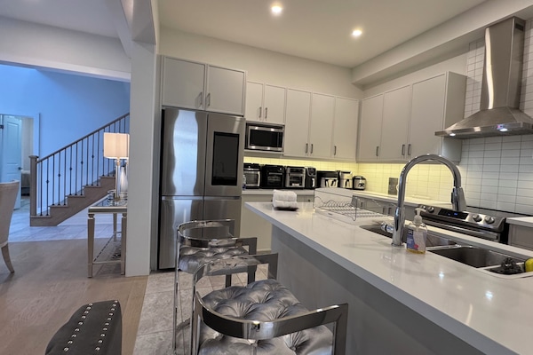 Frigorífic, microones, forn i placa de cuina