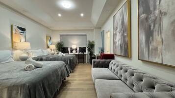 7 habitaciones, tabla de planchar con plancha, wifi y ropa de cama