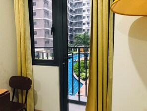 Interior - Sophisticated Pool View Condo @ Shore3 Residences (Pasay)