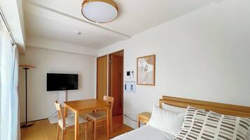 Family Double Room | Desk, free WiFi, bed sheets