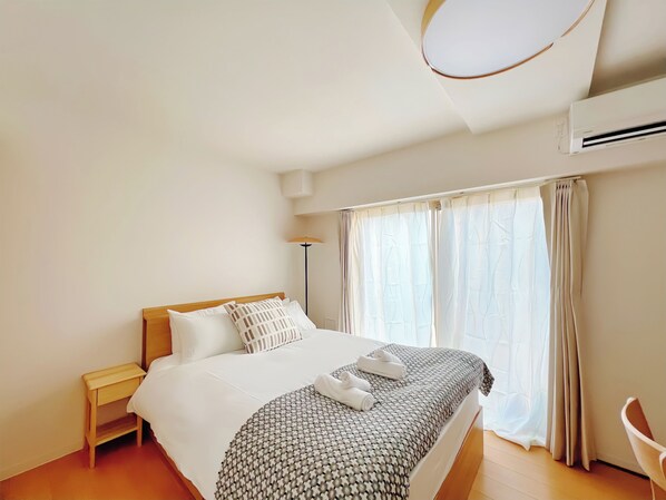 Business Double Room | Desk, free WiFi, bed sheets - NALY. TENMA AFP Apartment (Osaka)