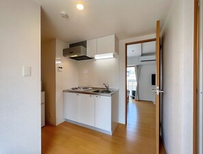 Basic Double Room | Private kitchen | Full-size fridge, microwave, stovetop, electric kettle