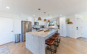 Fridge, microwave, oven, stovetop - LUX Home | Steps from Downtown (Lake Havasu City)